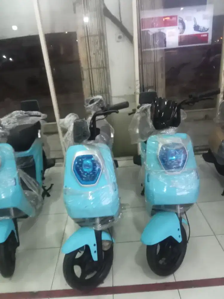 SEPEDA LISTRIK M60 UWINFLY