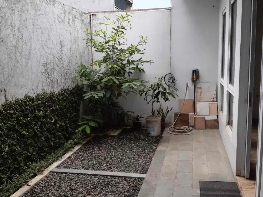 Disewakan rumah di Legenda Wisata