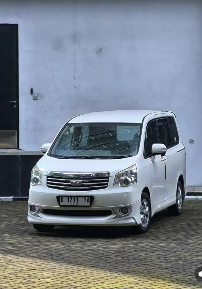 TOYOTA NAV-1 V LIMITED 2.0 AT 2014 NIK 2013