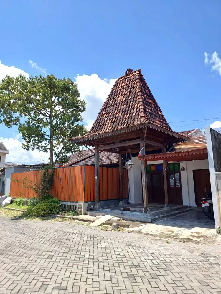 Rumah Ala Villa Lingkungan Perumahan dekat Jalan Parangtritis