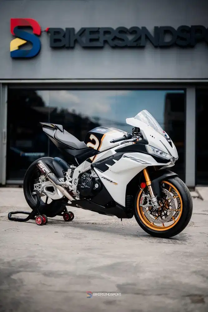 APRILIA RSV4 FACTORY RARE COLOR zx