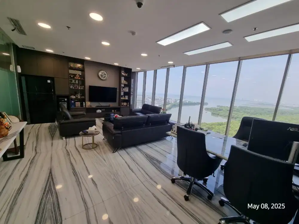 Gold Coast Office Pik luas 574m, Furnished interior bagus