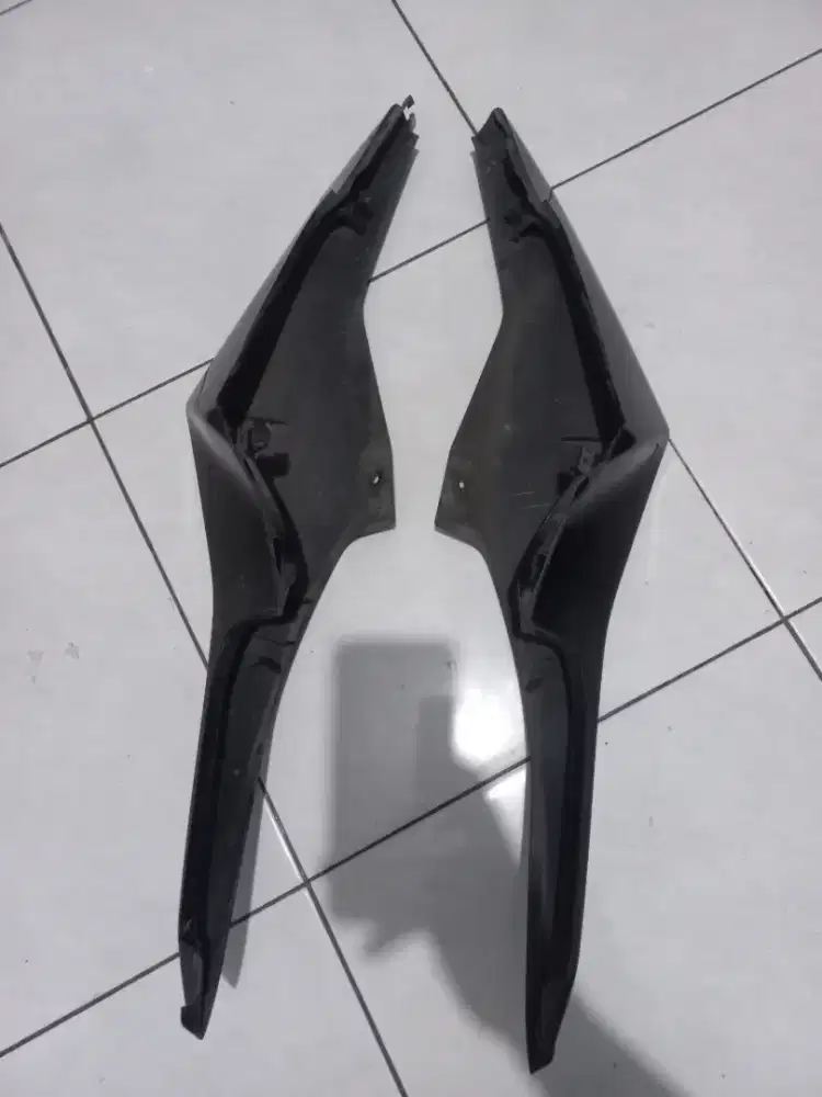 Body Belakang R15 v2 Hitam Kanan Kiri