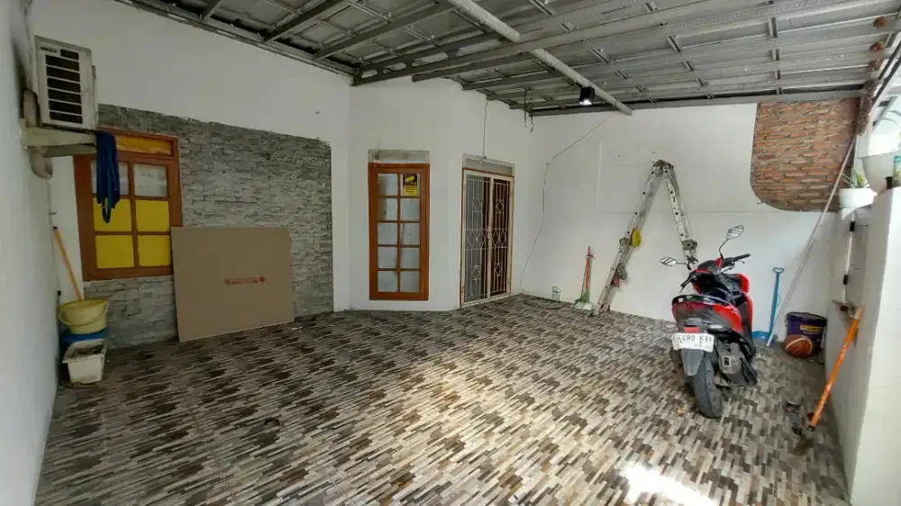 Rumah 1 1/2 Lt. 2 Kt Ac, 1 Kt Exhaus fan.