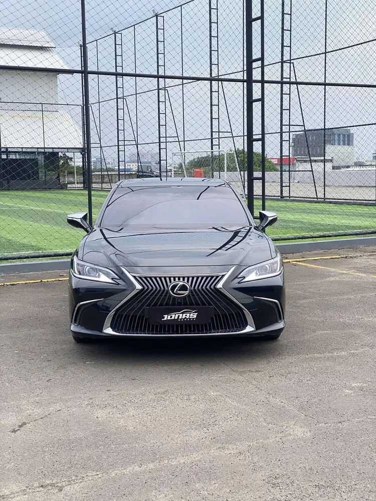 LEXUS ES300H 2020 HITAM HYBRID ULTRA LUXURY
