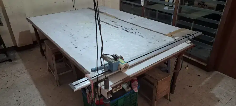 MEJA POTONG KONFEKSI