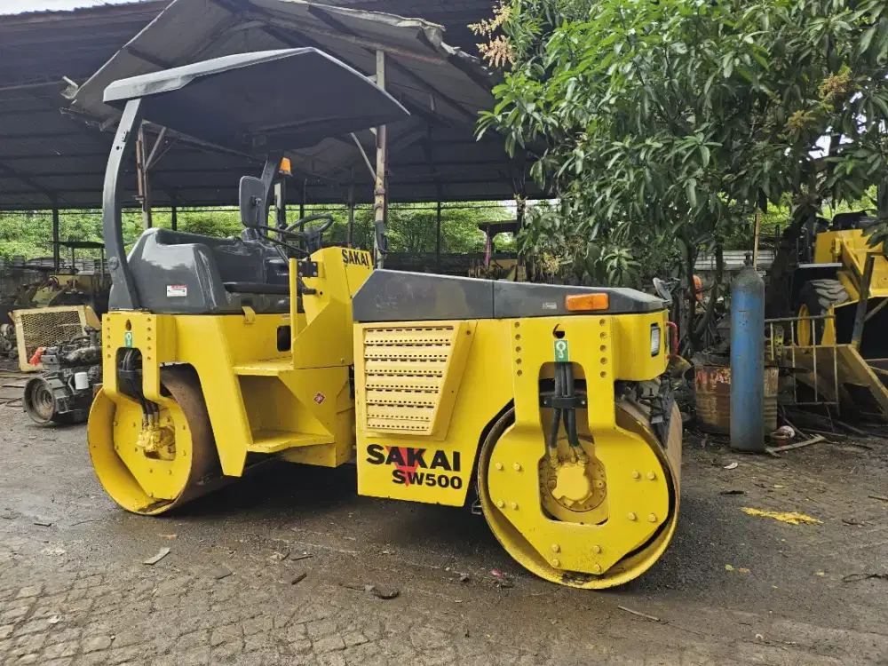 TANDEM SAKAI SW500 (5 TON)