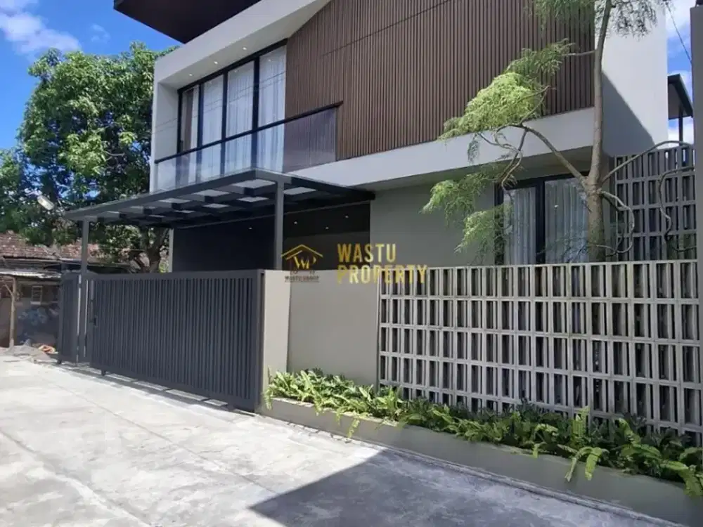 RUMAH 2 LANTAI SIAP HUNI FULL FURNISHED DEKAT EXIT TOLL MAGUWOHARJO