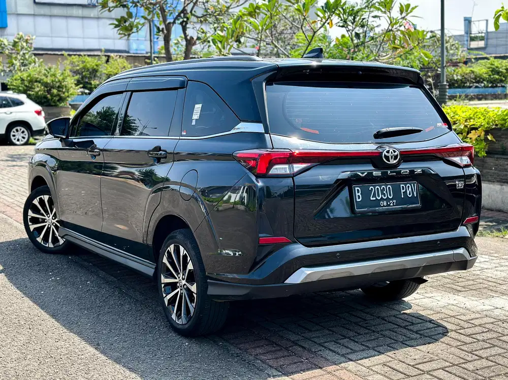 TOYOTA VELOZ Q TSS AT 2022 HITAM TDP 23JT