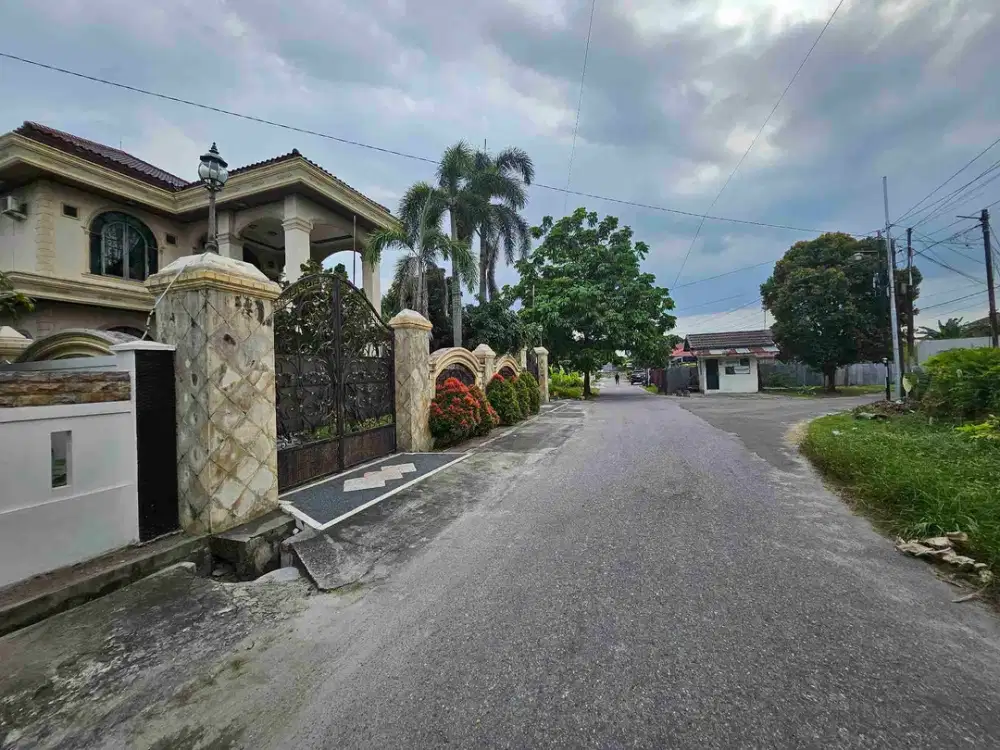 Tanah posisi hook, di komplek Pemda.