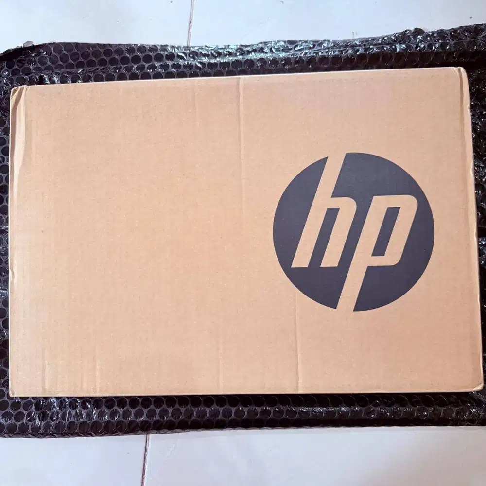 JUAL SANTAI LAPTOP HP MODEL 14-ep0261tu ( SILVER 8 GB RAM )