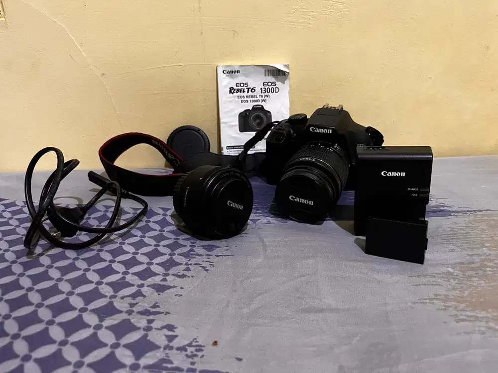 Canon EOS 1300D + Lensa Canon EF 50mm f/1.8 STM