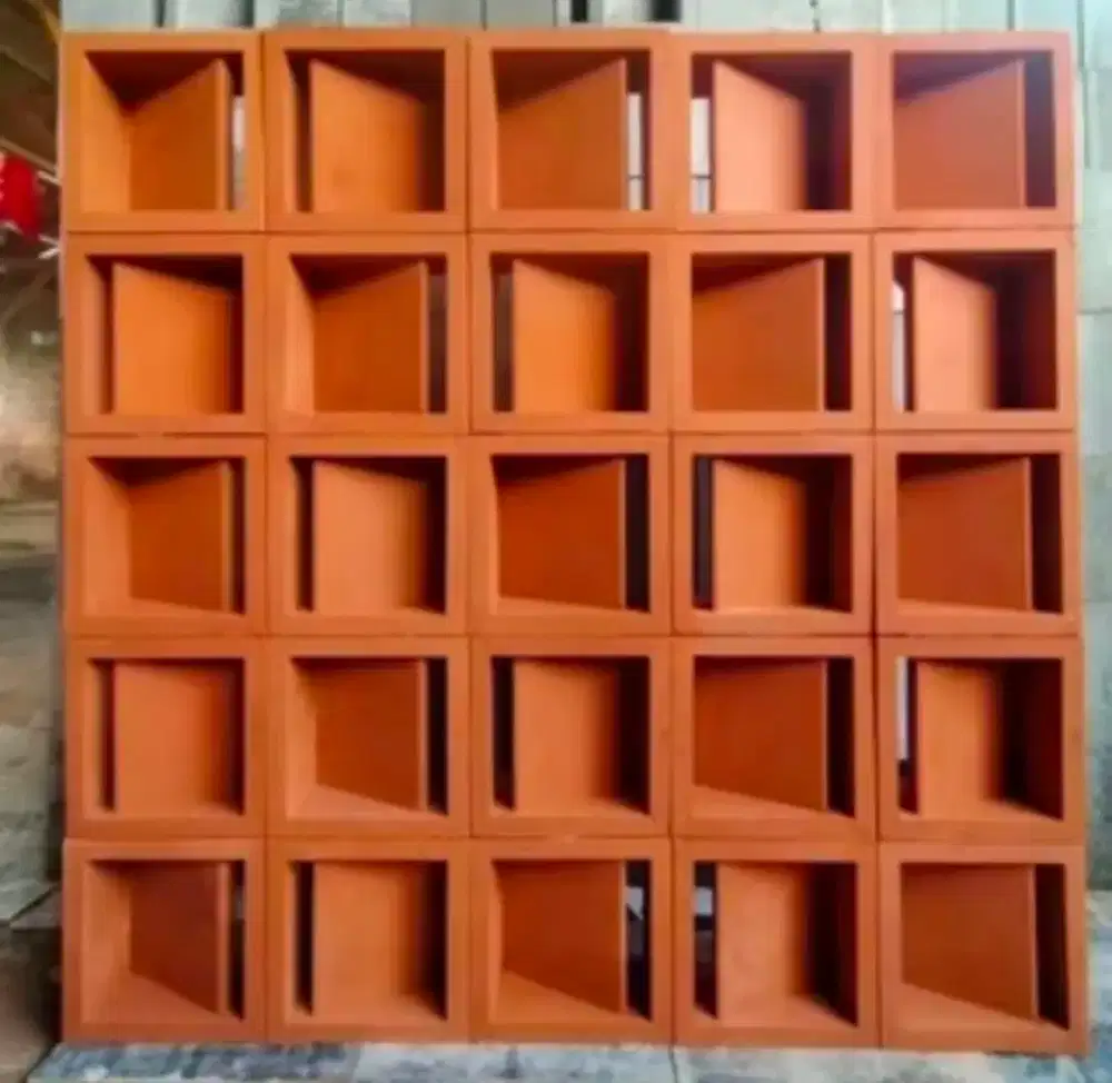 Roster beton minimalis, dinding loster