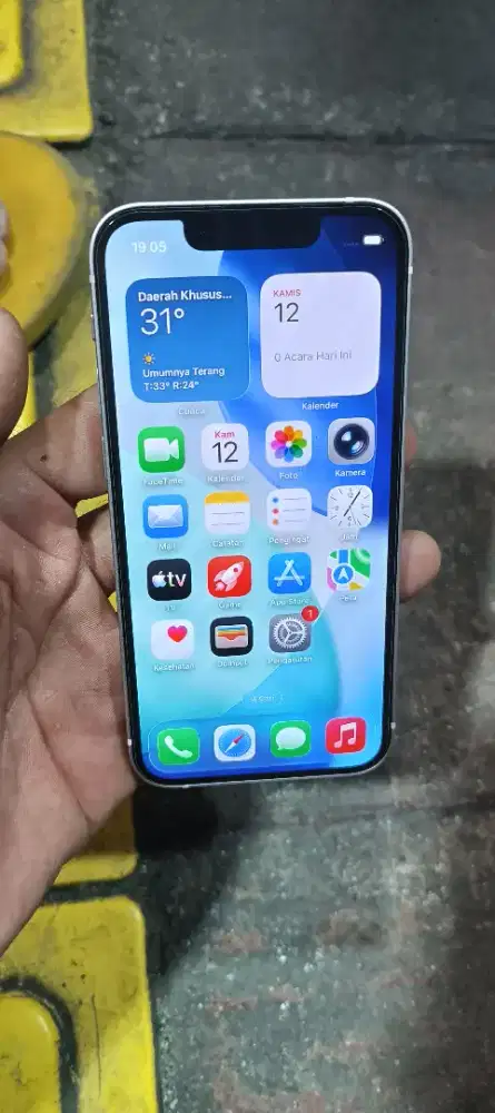 Iphone 13 mini.  128 gb inter