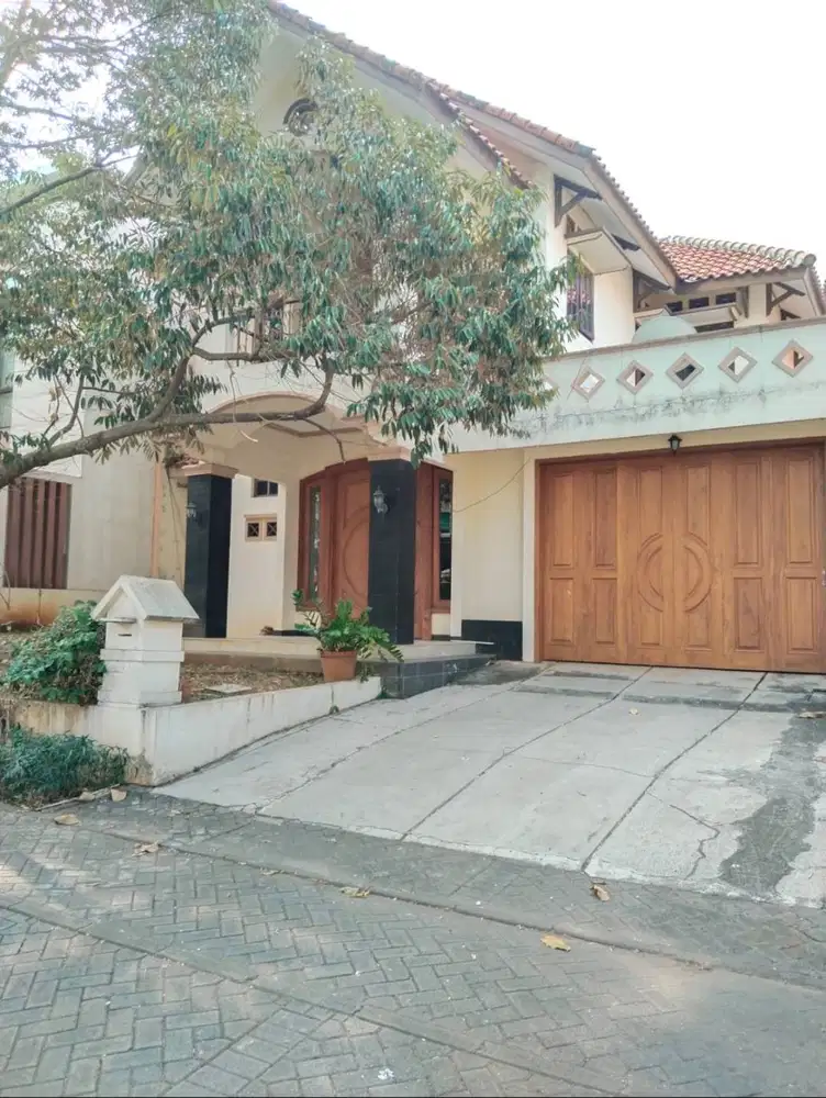 Rumah Mewah kokoh kuat di bsb taman bunga semarang