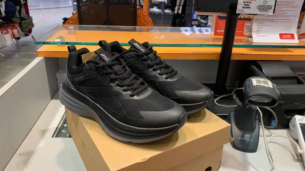 sepatu olahraga astec