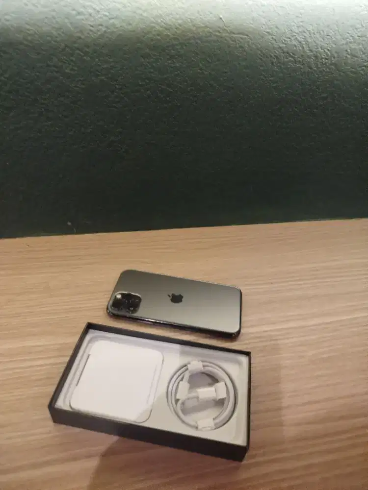 iPhone 11 pro 256gb seharusnya baru