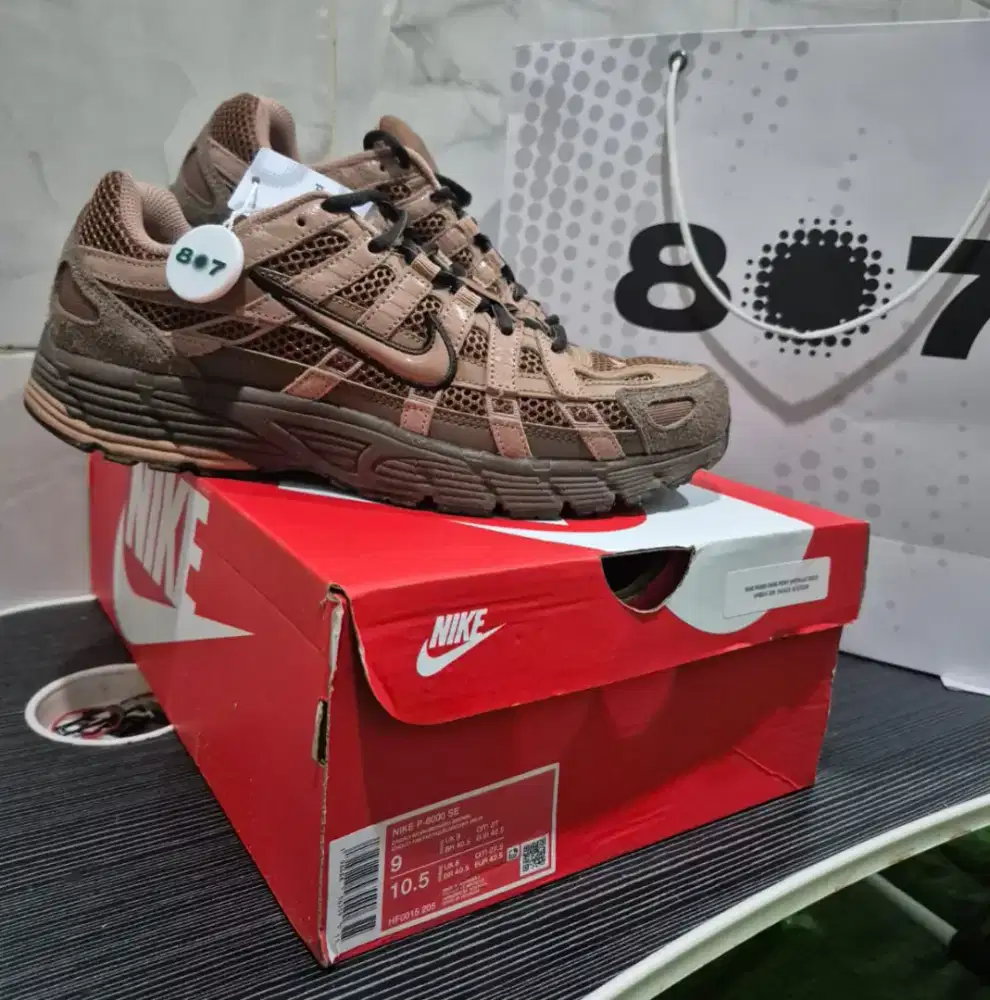 Sepatu sneaker Nike P6000