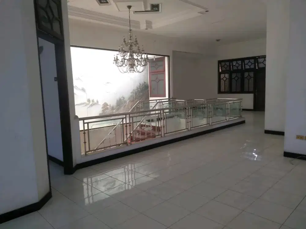 Rumah Simpang Darmo Permai Selatan Surabaya