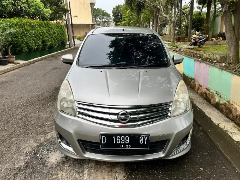 Dijual Nissan Grand Livina Highway Star 2011, 10th Anniversary, Matic