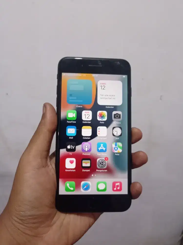 Iphone 7 plus 128gb ex garansi resmi ibox
