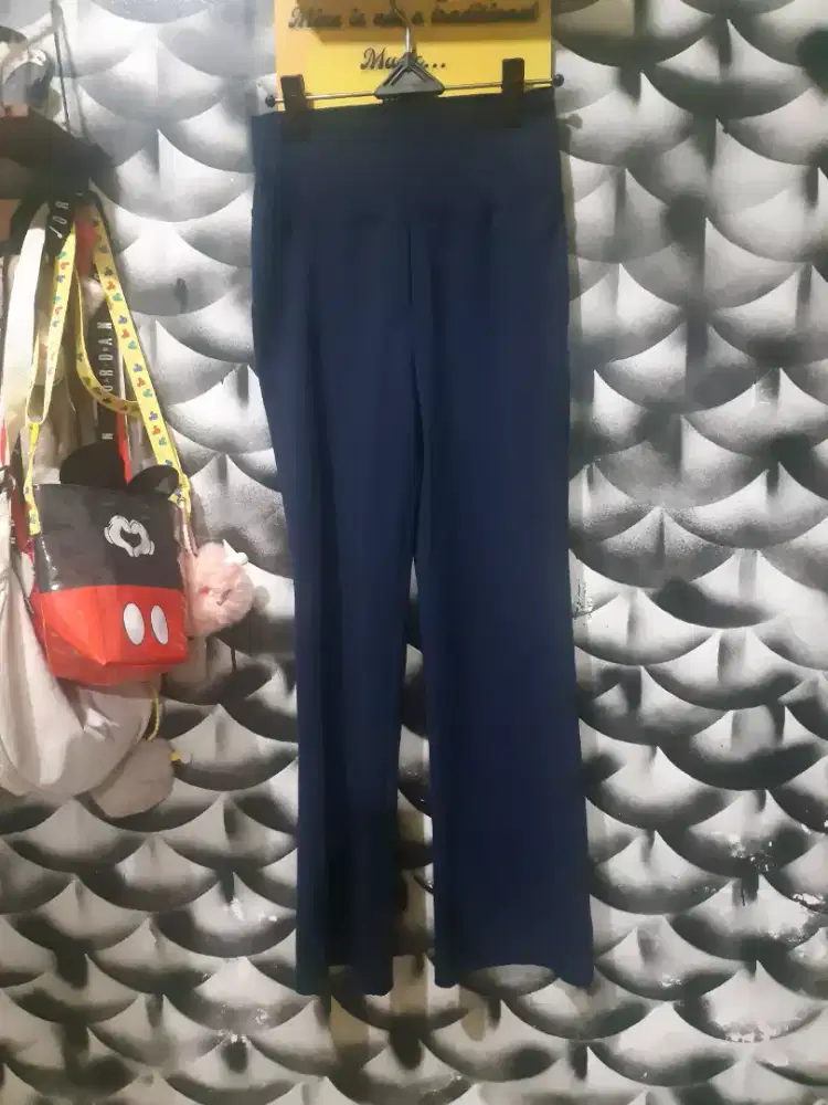 Humming cutbray celana olahraga wanita preloved tjap karoeng