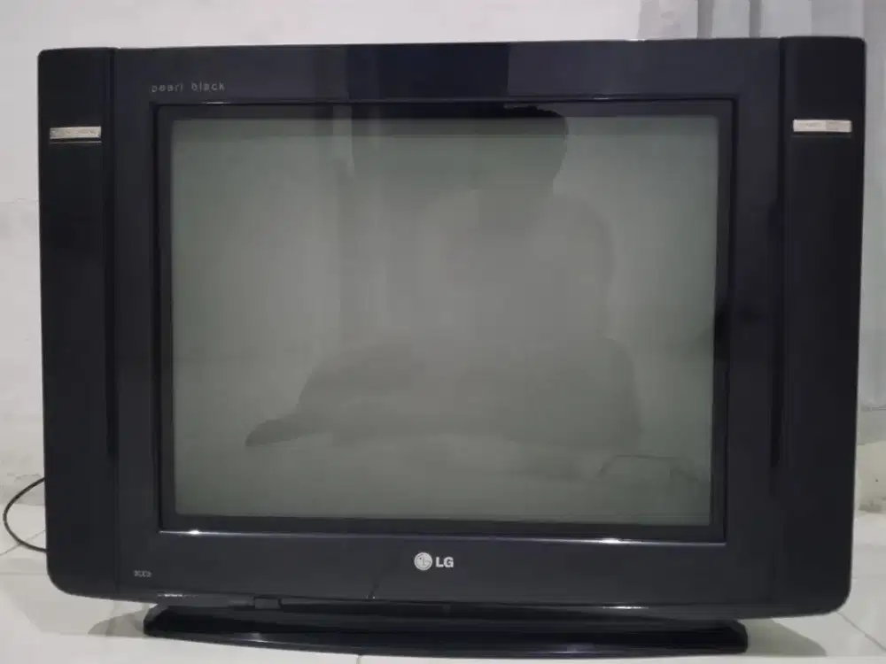 Tv LG 21 inci layar datar slim masih mulus seperti baru lengkap remot