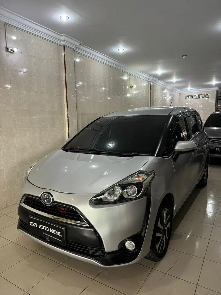 Toyota Sienta V Manual Silver 2017