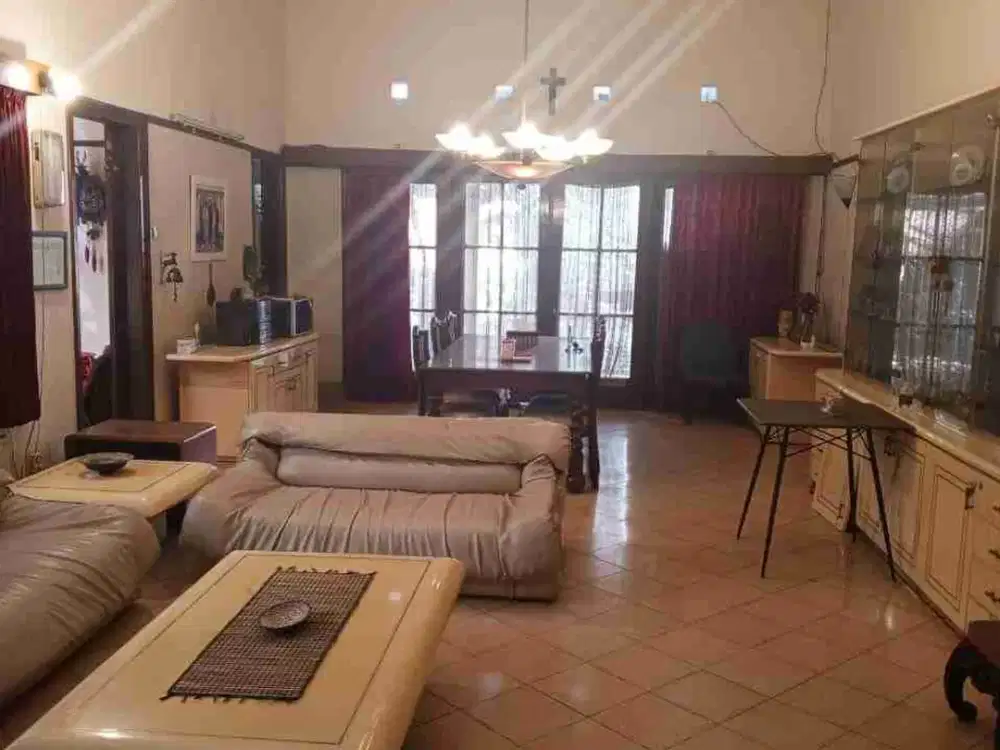 Disewakan Rumah Naripan Cocok untuk Cafe, Resto, Bank, Kantor dll