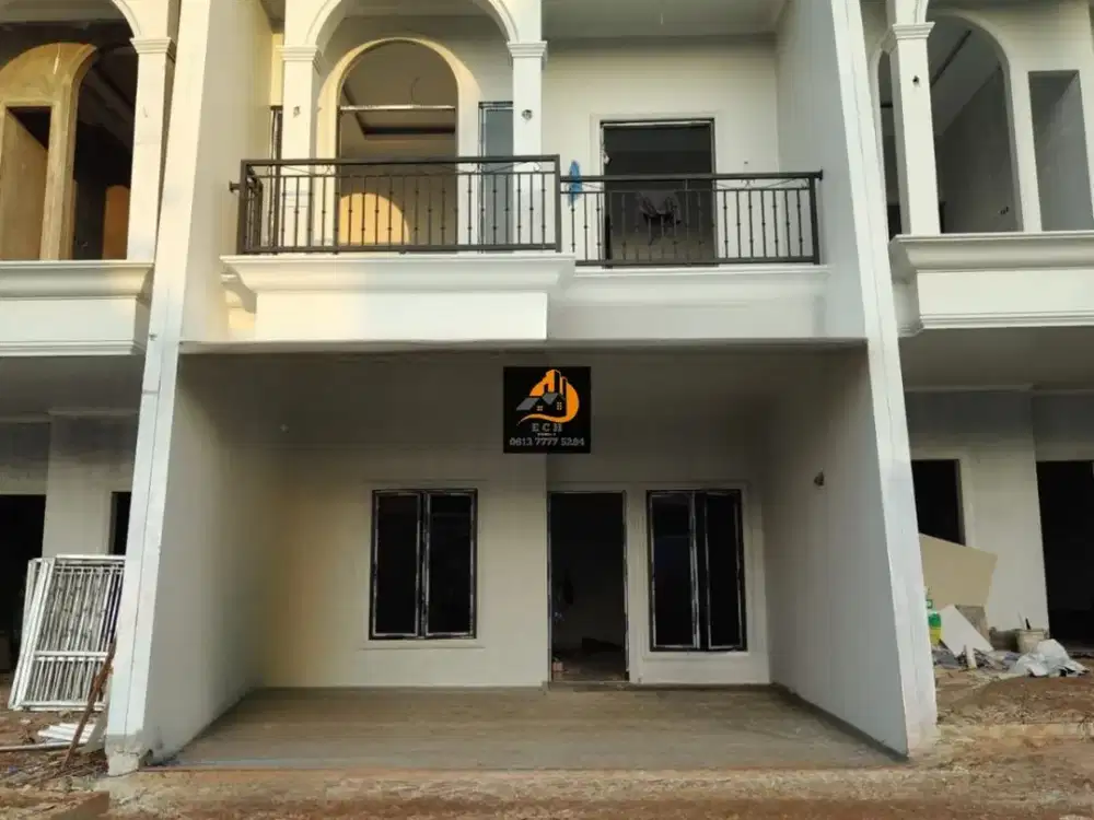 TP95.Rumah Baru 2Lantai Classic Modern Akses 2 mobil di Kalisari jaktim