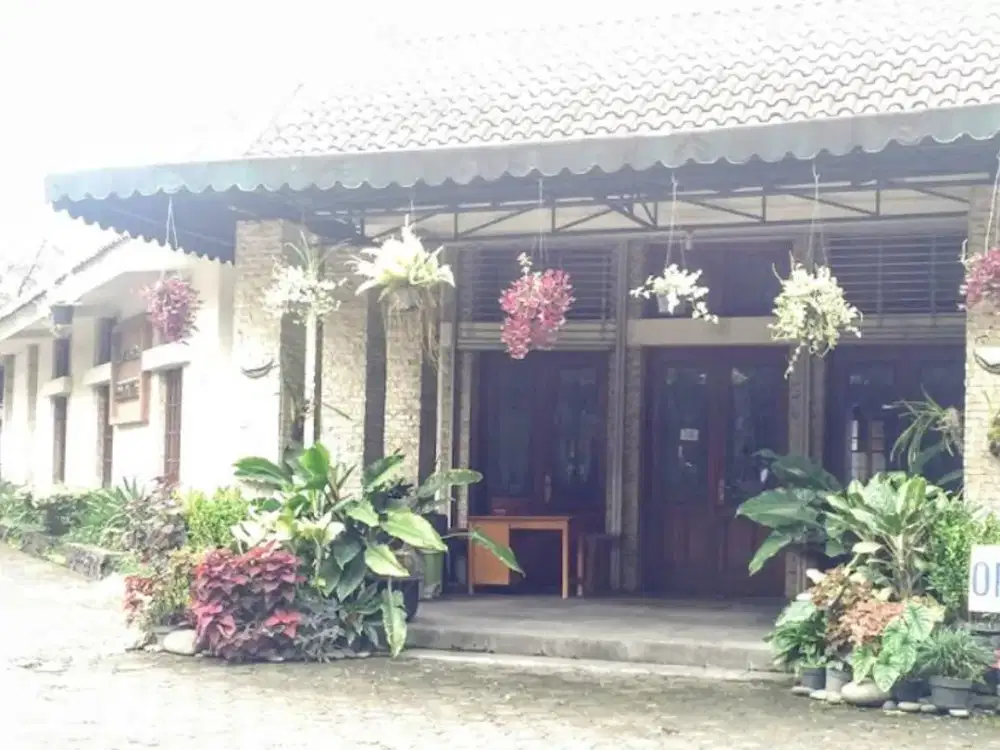 RIAU MARTADINATA, RUMAH BANGUNAN BELANDA DI KOTA BANDUNG