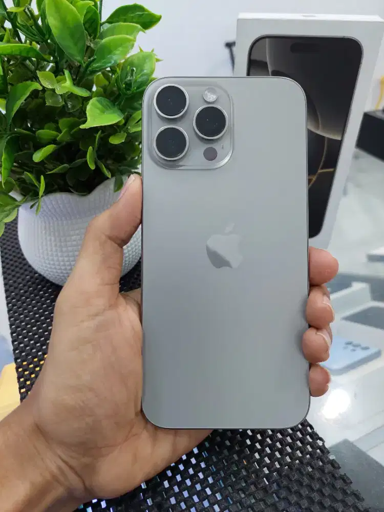 iPhone  16 Pro Max  256 GB (Bea Cukai Resmi / seperti ibox) / BH 100%)