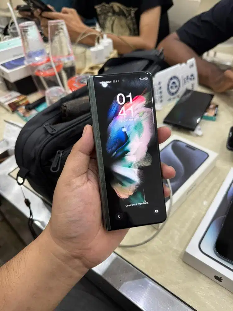 samsung Z fold 3 12/256 sein
