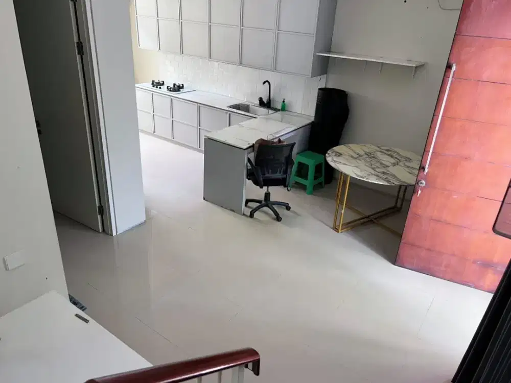 Disewakan Rumah Cantik 2 Lantai di Northwest Furnished