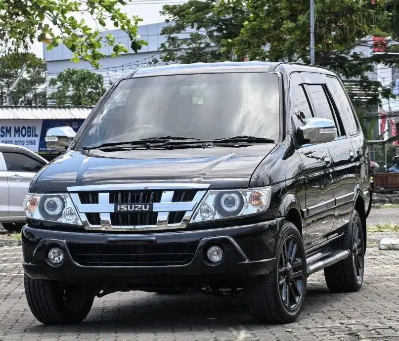 KM 100 Isuzu Panther LS Turbo Black 2010 Manual Plat AA Super Istimewa