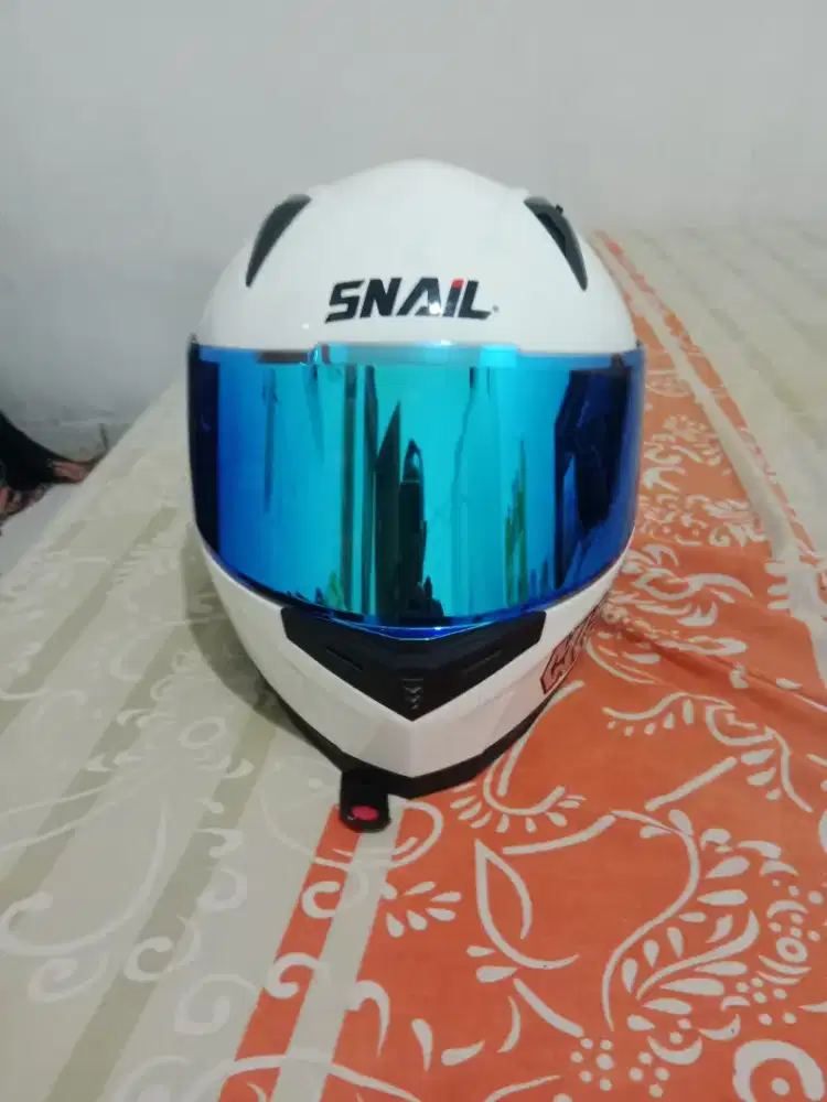 Helm snail bekas seperti baru