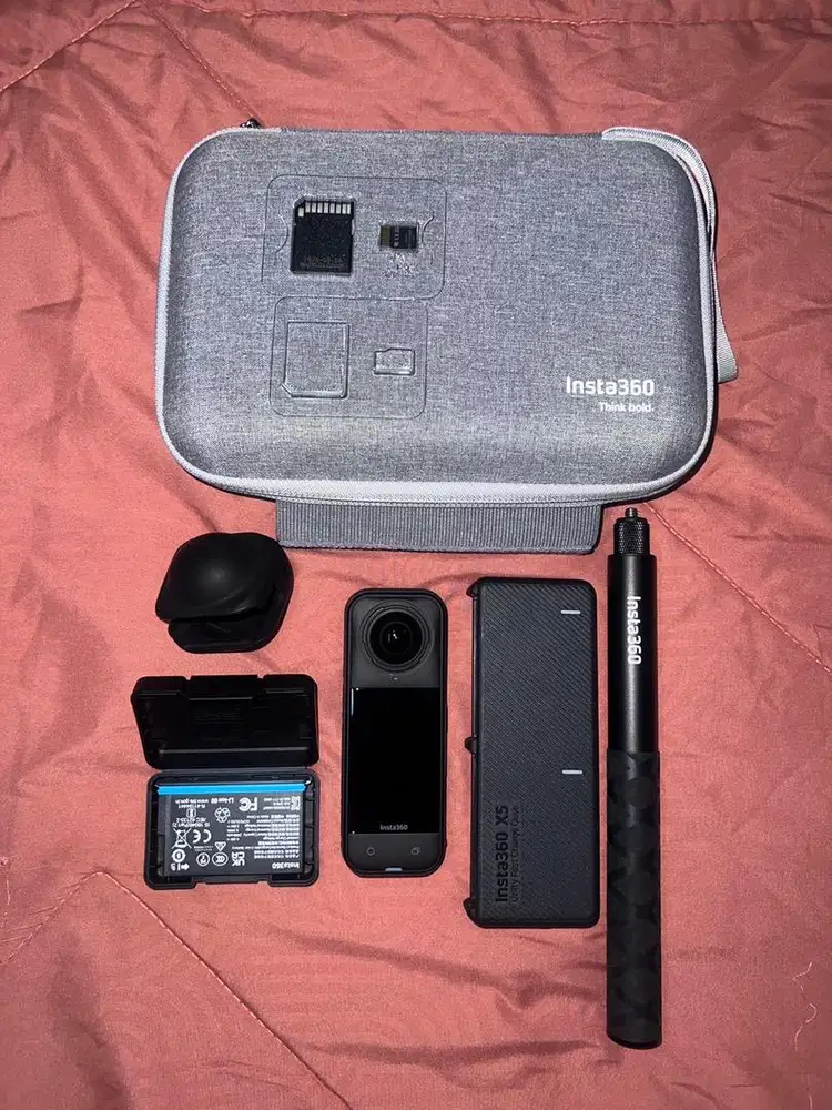 Insta360 X5 Essential Bundle