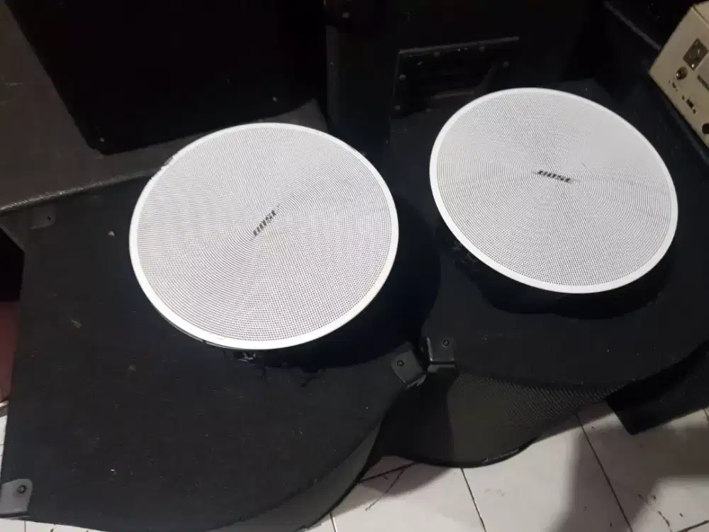 Sepasang speaker Bose DM3C mulus full ori