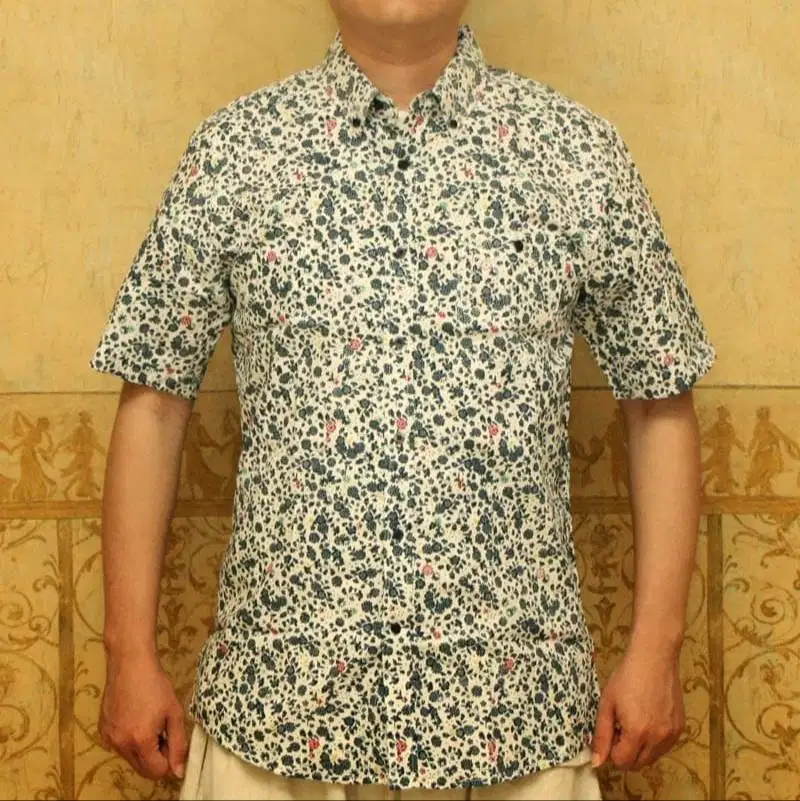 Kemeja Pria Lengan Pendek Katun Import wrn putih motif bunga biru