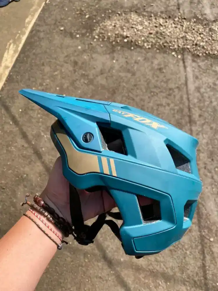 Helem sepeda Enduro batfok