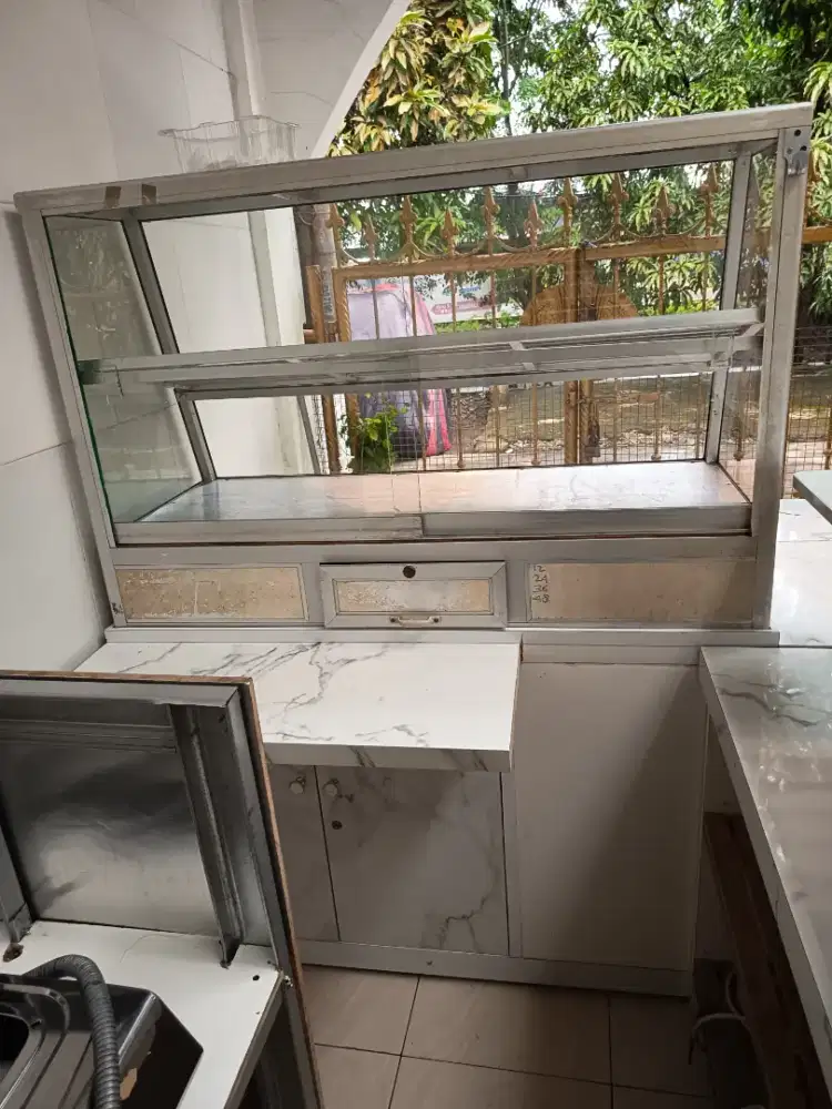 Jual Etalase P 120 Tinggi 60 lebar  bawah 50, lebar atas 35,kaca 5mm