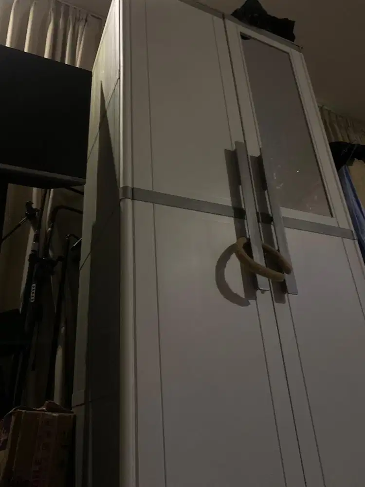 Lemari plastik tebal kokoh