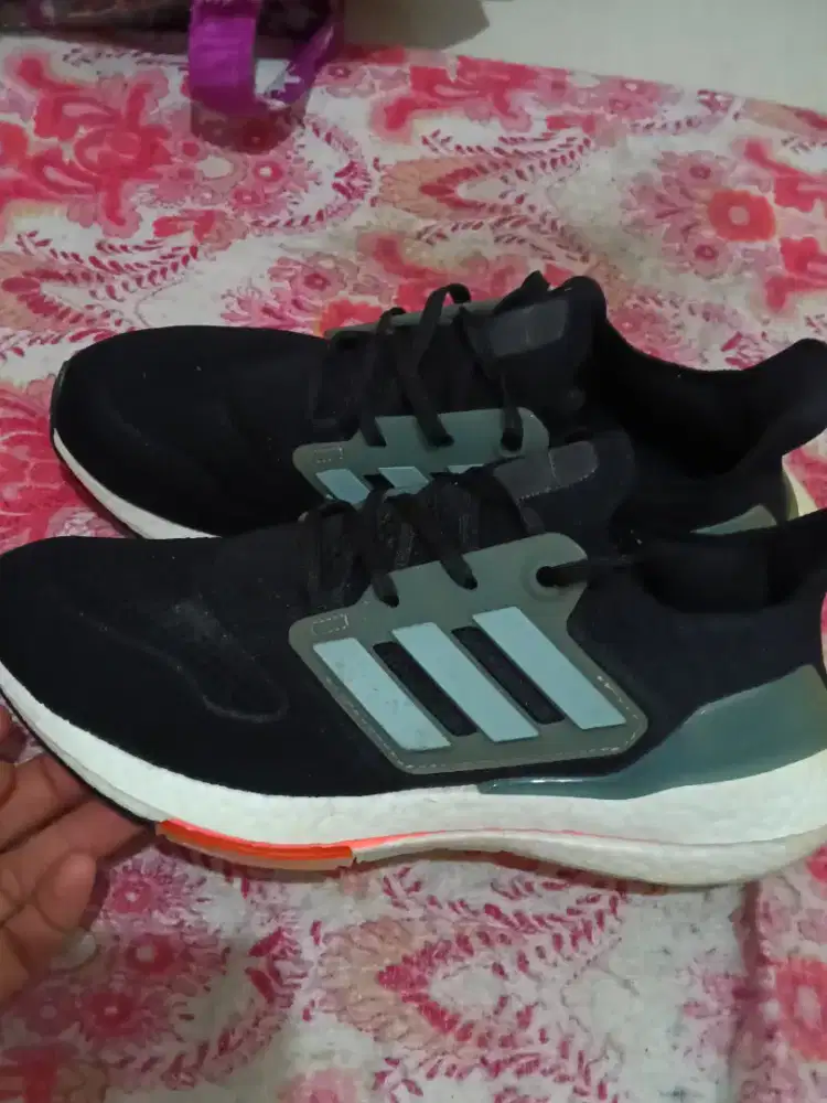 Sepatu adidas snaker ultraboos