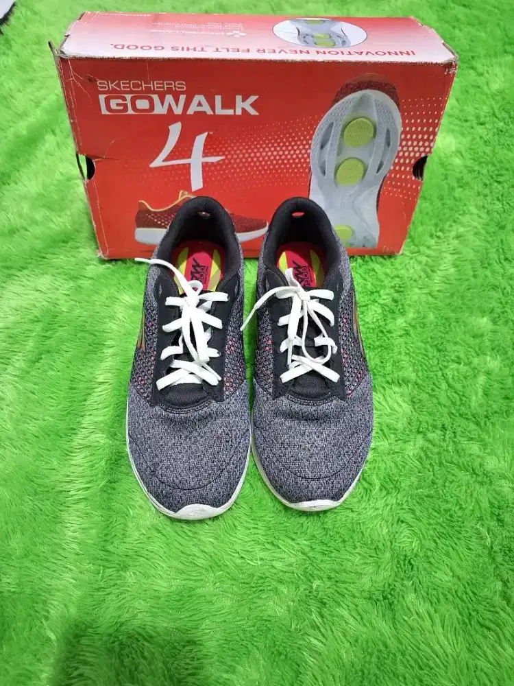 Sepatu olahraga Wanita skechers original size 37