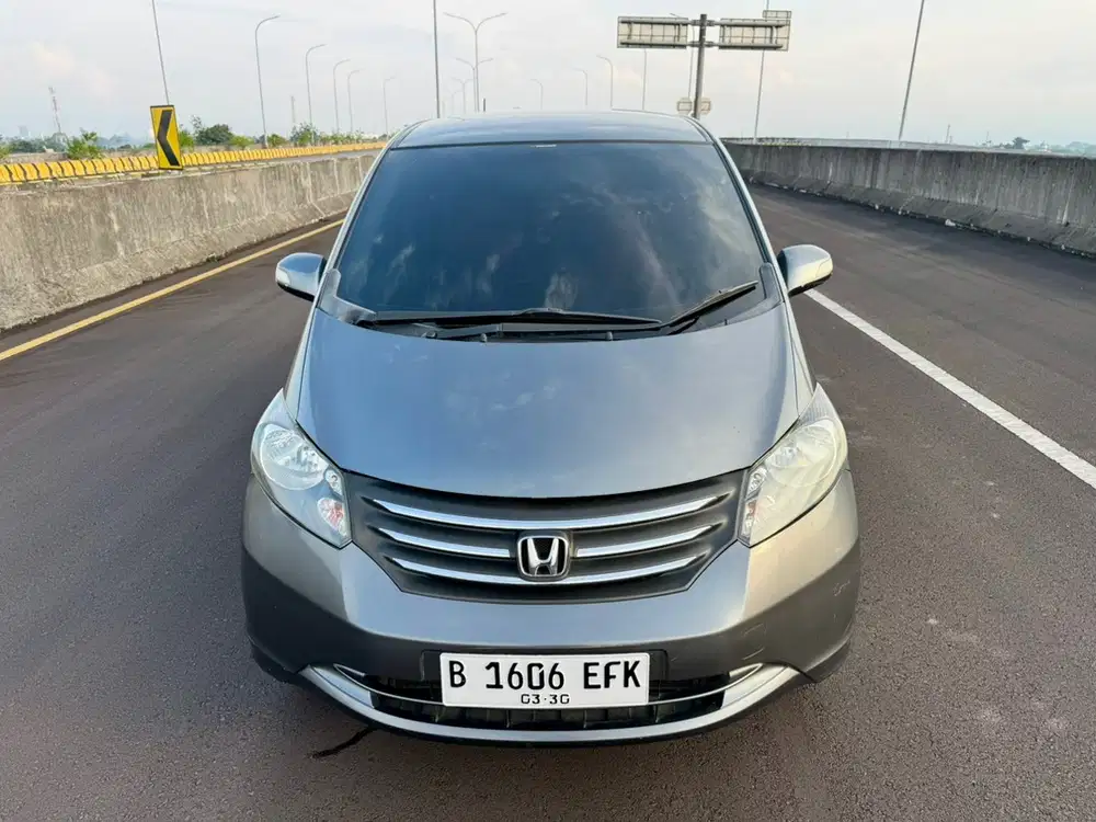 Freed PSD 1.5 I-Vtec, Matic A/T, Warna Abu-Abu, 2010, KM 122rb