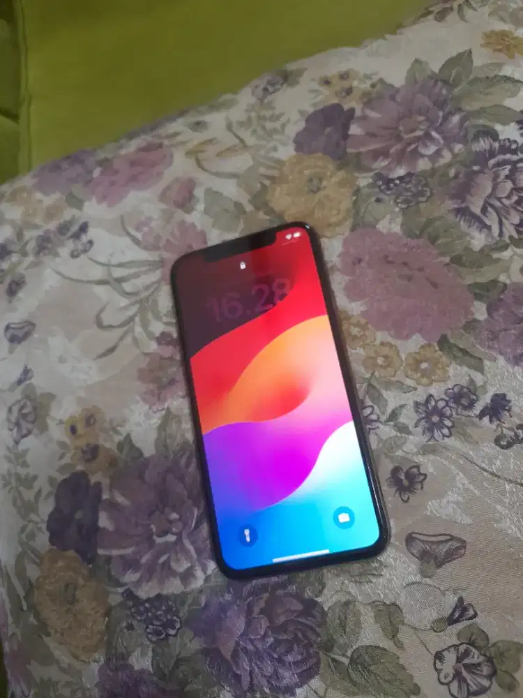 Iphone 11 pro 64 gb al operator mulus seperti baru belum pernah servis