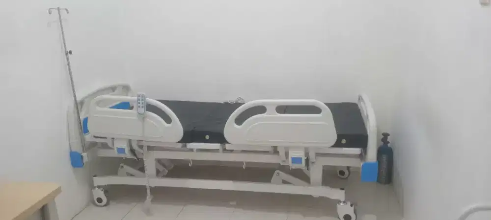 Tempat tidur pasien elektrik  kondisi 98%