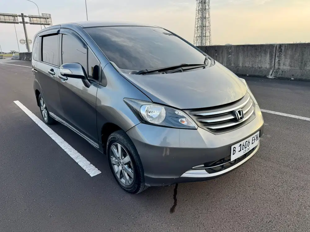 Freed PSD 1.5 I-Vtec, Matic A/T, Warna Abu-Abu, 2010, KM 122rb