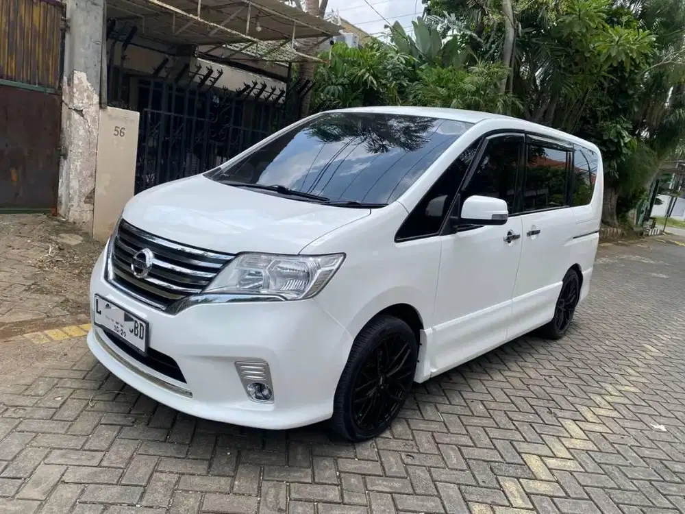 Nissan Serena HWS 2.0 Bensin Matic/At 2014 Super Istimewa