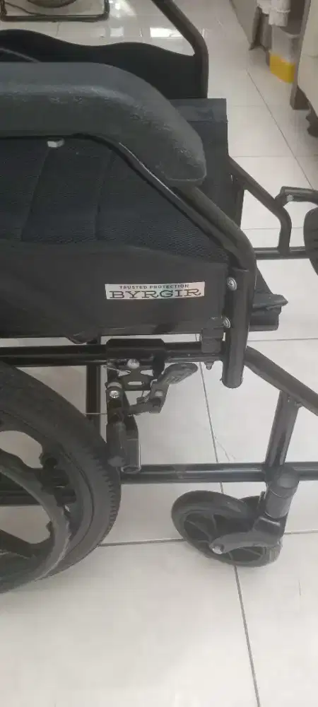 Kursi roda merk BYRGIR